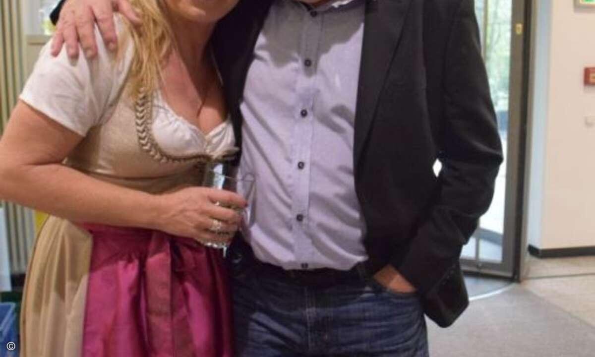 ... das traditionelle WEKA Wiesn Warm Up, auf das sich hier Carolin Schlüter und Chefredaktuer Martin Fryba von der CRN freuen (Bild: CRN)