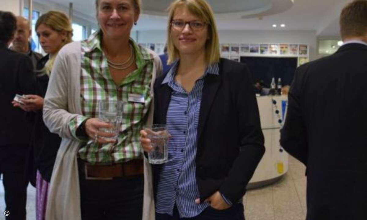 Sofie Steuer und Diana Künstler freuten sich afu bayerische Köstlichkeiten (beide Funkschau)(Bild: CRN)