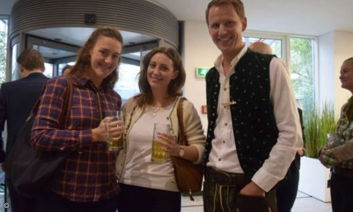 Auch Valerie Egry, Verena Schulz (beide Axicom) und Eric Weis (funkschau)schauten bei beim Wiesn Warm Up vorbei(Bild: CRN)