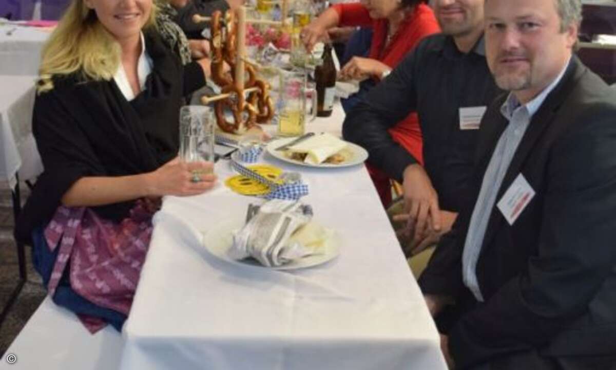 Entspanntes Miteinander: Gina Gießmann (CRN), Reinhard Ostermeier , Stefan Kleesattel (Vanquish GmbH) (Bild: CRN)