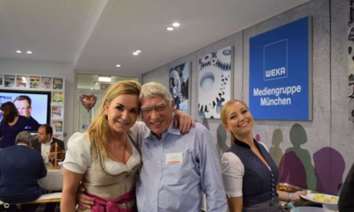 Sales-Mädels Carolin Schlüter und Malina Colombo mit Jens Schüler (Bild: CRN)