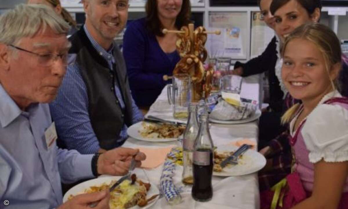 Gute Laune: Jens Schüler (Schüler IT), Matthäus Hose, Birgit Schönweitz, Sylvia Schönfelder, Yvonne Spiegel (alle CRN), Lilly Schlüter (Bild: CRN)