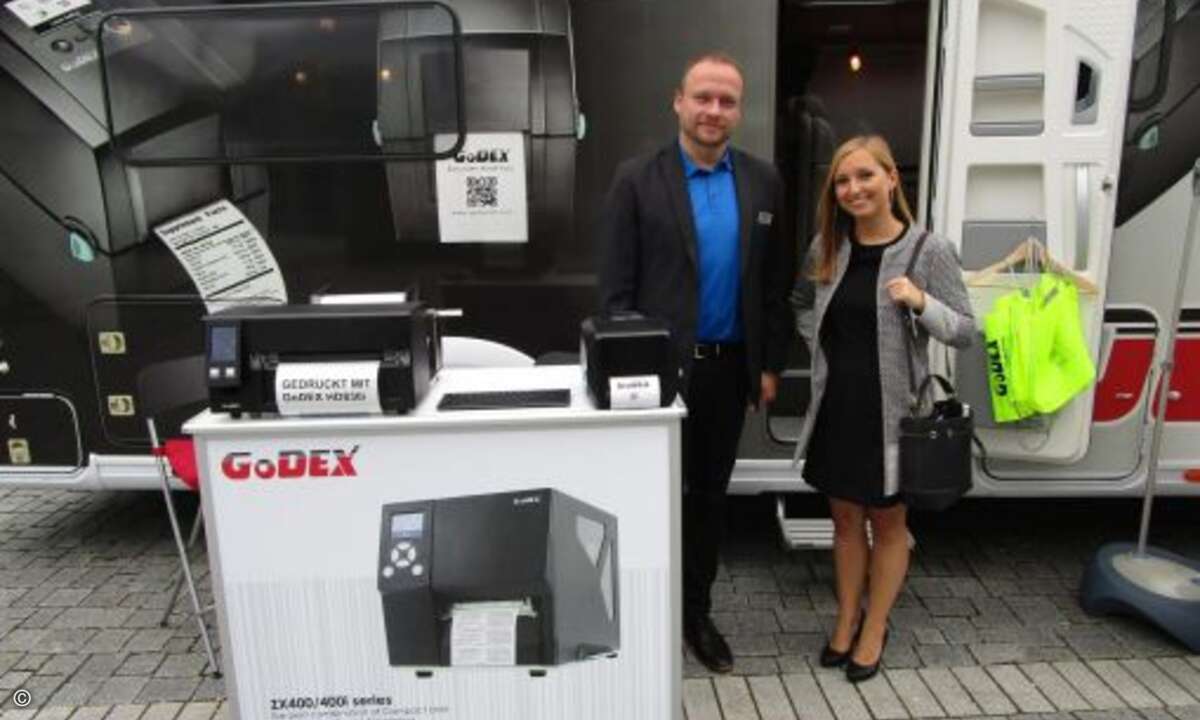 An der frischen Luft hatte Godex sein Portfolio ausgestellt (Foto: CRN)