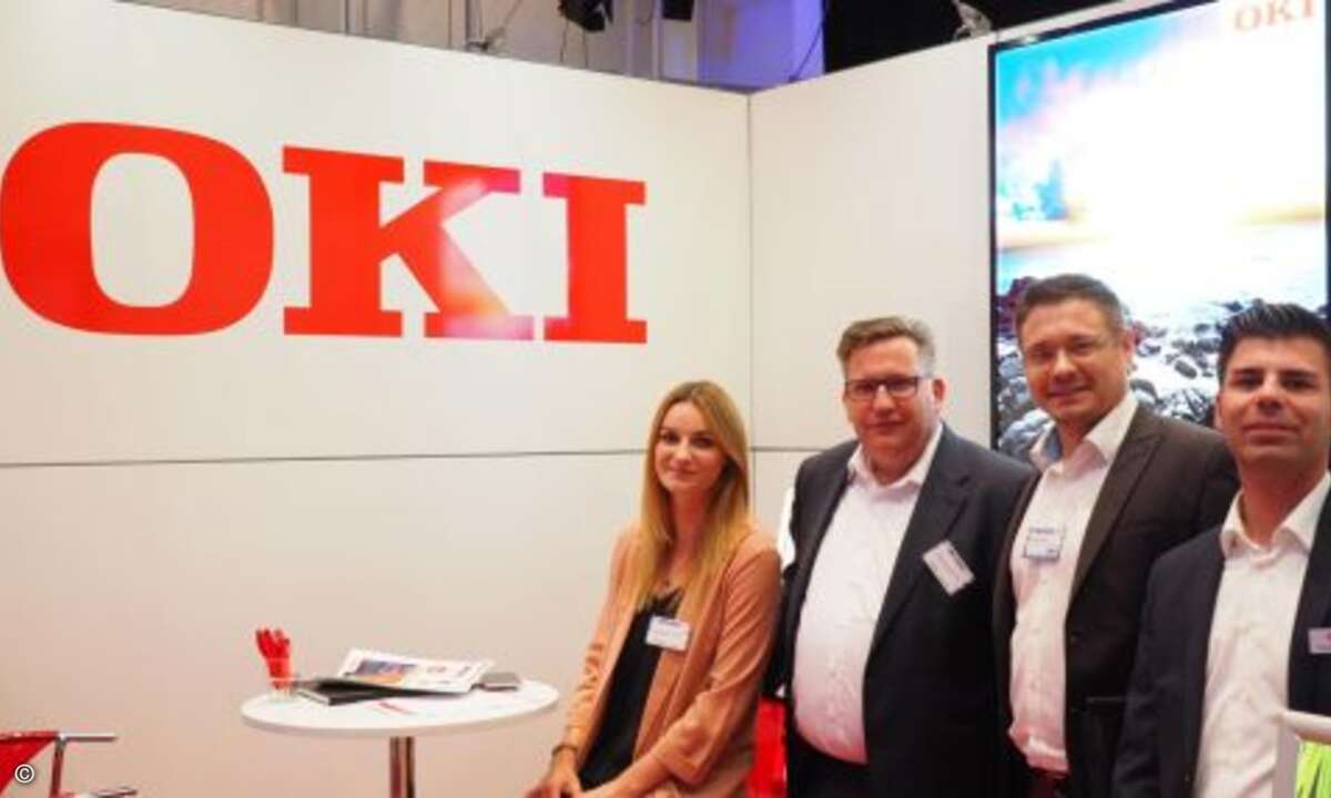 Theresa Manns, Rüdiger Fansenbruck und Christoph Zimmermann von OKI zusammen mit Norman Beyer von beon-it Business Solutions (Foto: CRN)