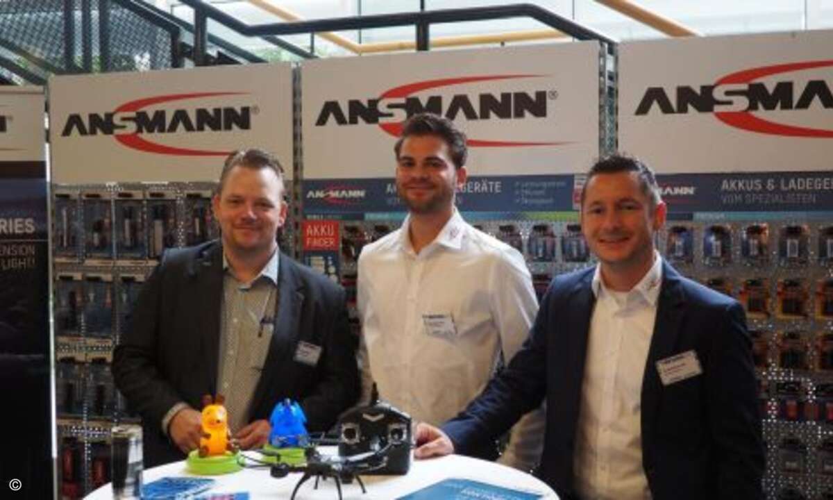 Das Team von Ansmann hatte viele kleine Gadgets als Besuchermagneten aufgebaut (Foto: CRN)