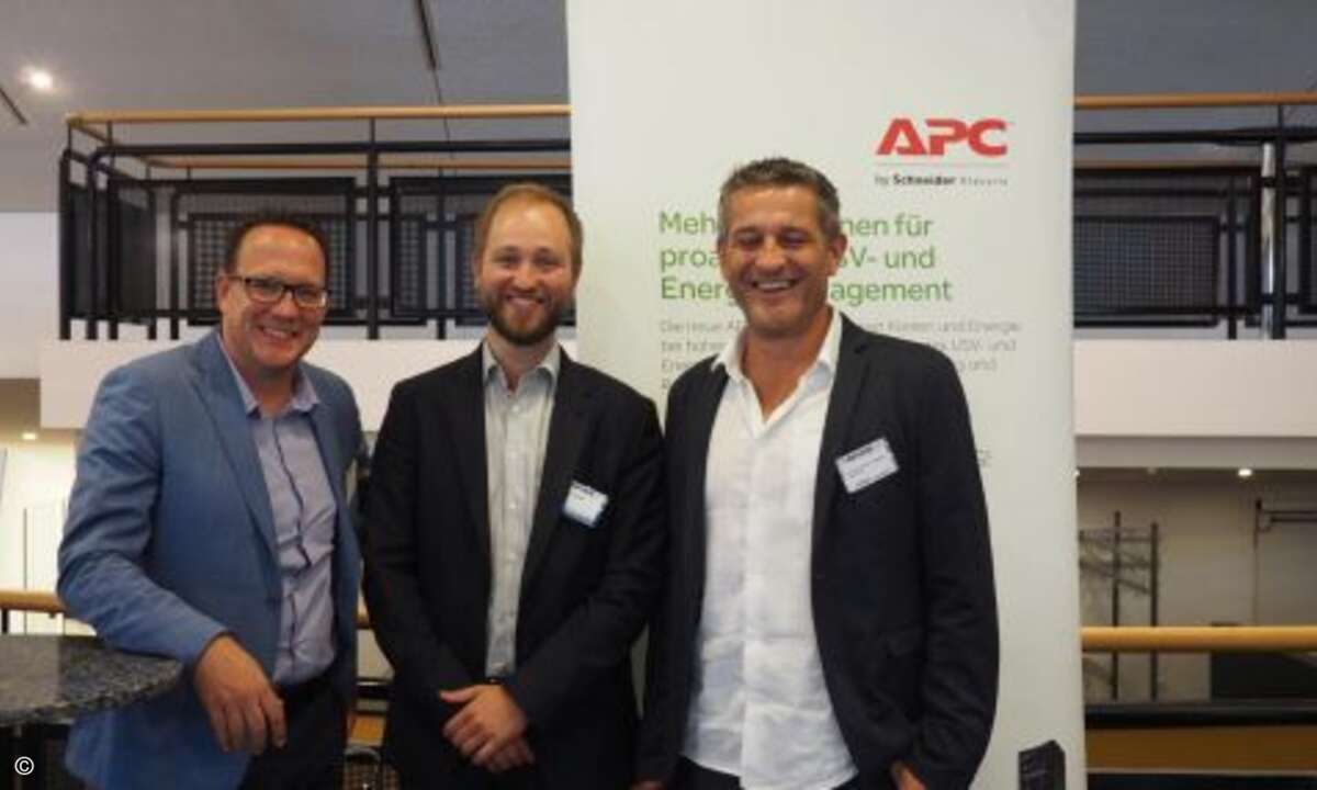 Geballte USV-Power: Stefan Knerrich und Dieter Rahe zusammen mit CRN-Redakteur Peter Tischer (Foto: CRN)