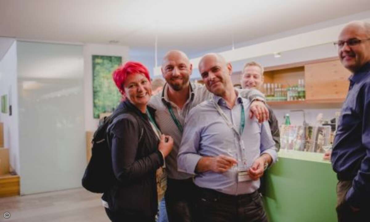 Gute Laune bei Violetta Dindic (Helmich IT-Security), Marco Schopp (Kaspersky), Gunther Dietrich (Apia Systemhaus) und Marco Becker (saveITfirst) (Foto: Kaspersky)