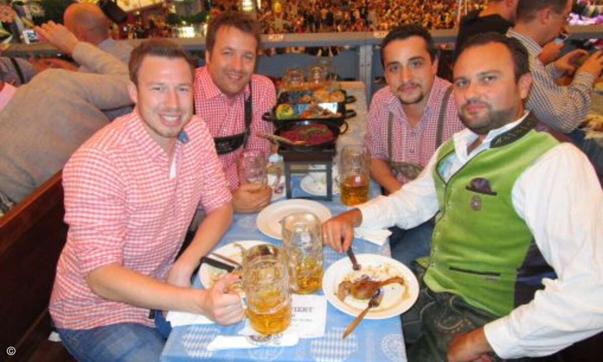 (v. li.) Simon Abele, Manuel Simon (beide Advanced Unibyte), Daniel Kramer (Nuvias) und Anasrasios Kritoglu (Advanced Unibyte) (Bild: CRN)