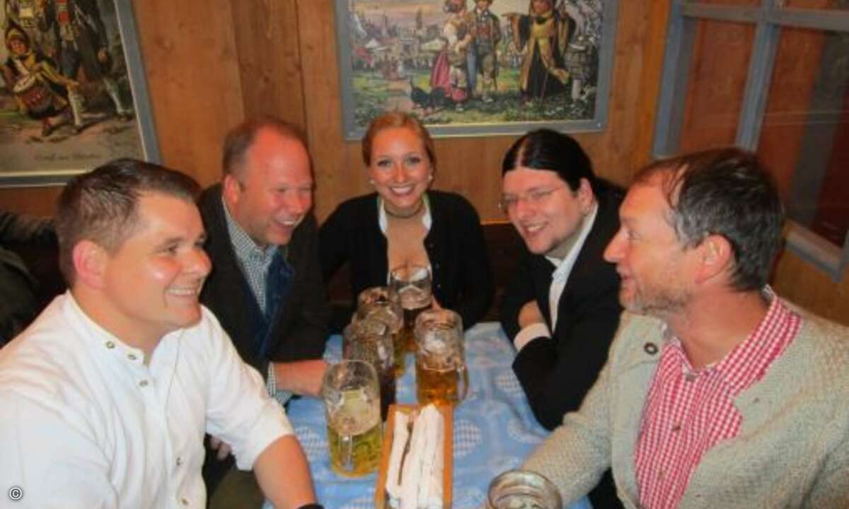 (v. li.) Sebastian Mehle (Link Protect GmbH), Alexander Suckert (Xtreme Secure GmbH), Malina Colombo (CRN), Christoph Lange (Nuvias) und Frank Mann (Link Protect GmbH) (Bild: CRN)