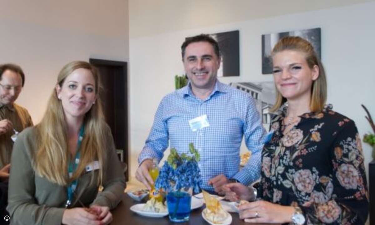 Larissa Stoll von C4B mit Thomas Schlebach und Laura Heiß von BVG (Foto: C4B)