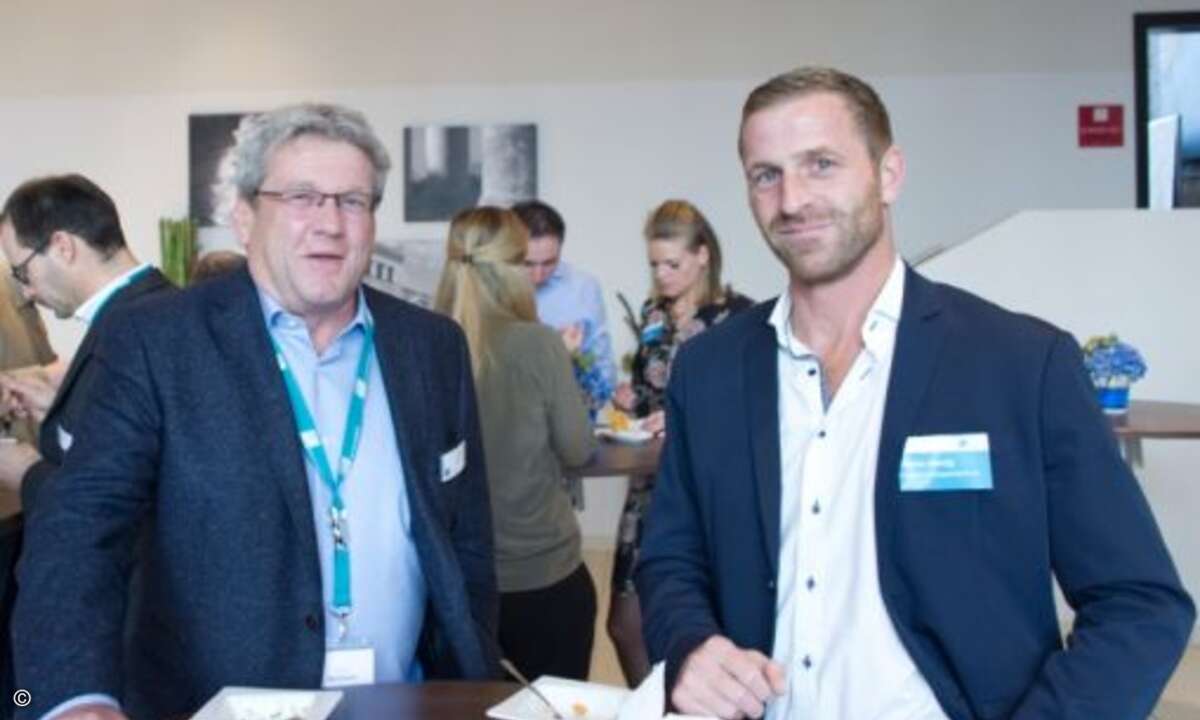 Nutzten eine Pause für eine kleine Stärkung: Dieter Neumann von C4B und Enrico Herzig von Moderne Netzwerktechnik (Foto: C4B)