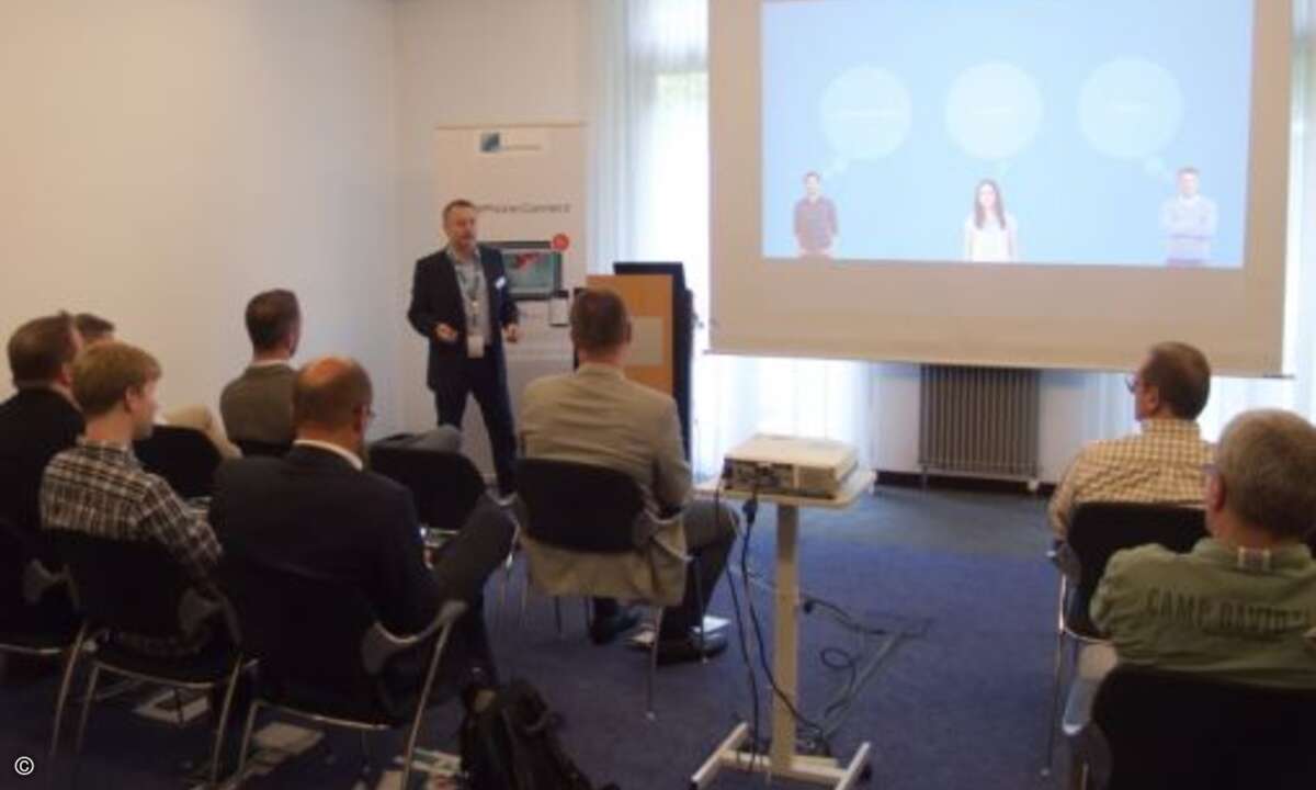 C4B-Experte Peter Schittko erklärt Kunden und Partnern die neuen Features (Foto: C4B)