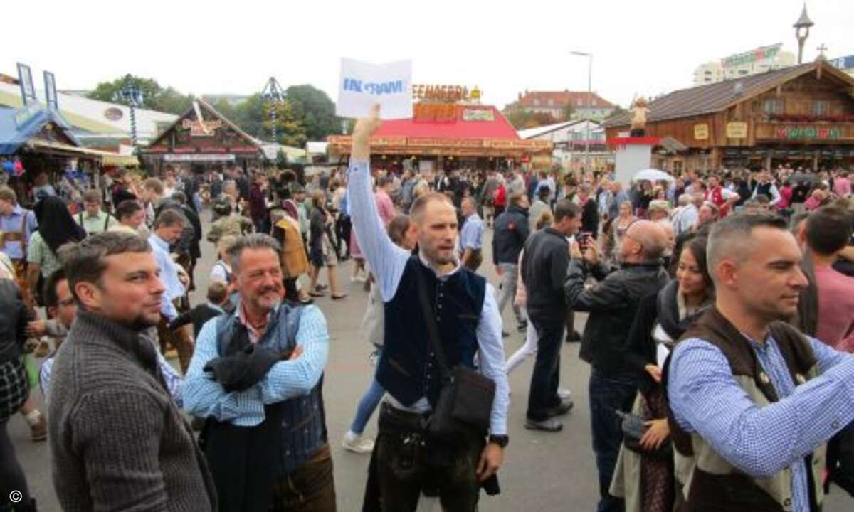 Jakov Budimir-Bekan von Ingram Micro wies den HPE-Partnern den Weg ins Festzeltglück (Bild: CRN)