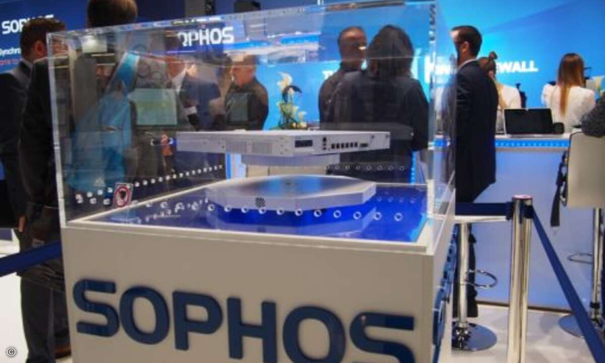 Schwebende Firewall am Sophos-Stand (Foto: CRN)