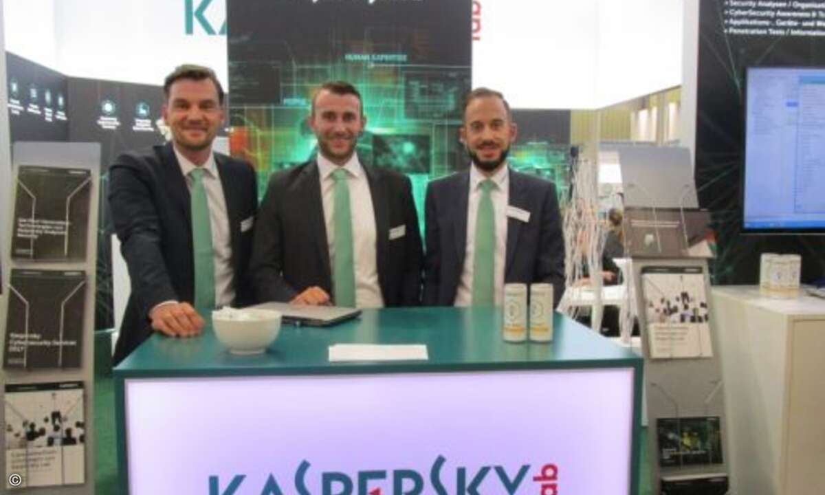 Noch schnell ein Foto für die CRN, dann kann es auch für Christian Anding, Daniel Meier und Tobias Neugebauer von Kaspersky losgehen (Foto: CRN)