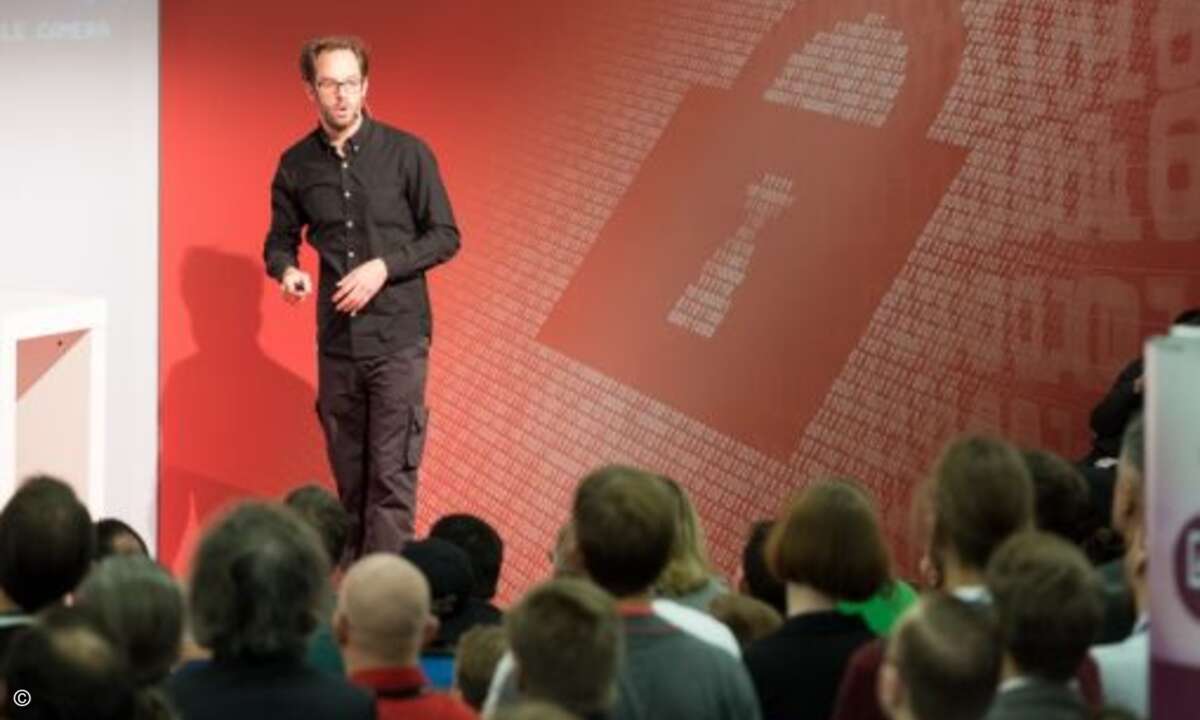 Prominenter Keynote-Speaker: Der frühere Wikileaks-Sprecher Daniel Domscheit-Berg sprach über die Bedeutung von IT-Sicherheit in einer digitalisierten Gesellschaft (Foto: NürnbergMesse / Thomas Geiger)