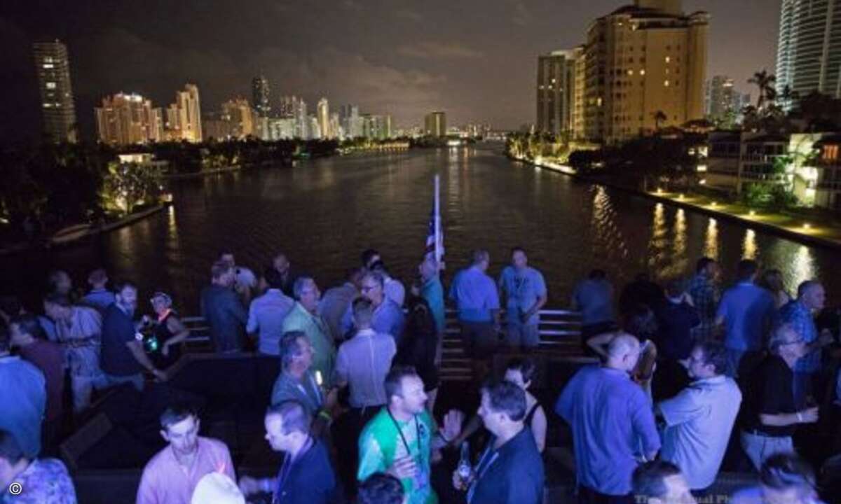 Yacht-Party im nächtlichen Miami (Foto: Autotask)