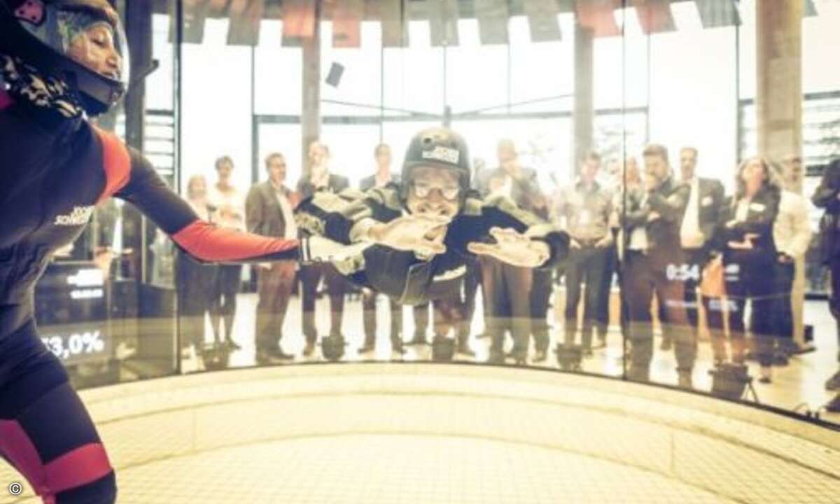 Beim Bodyflying konnten sich die Axis-Partner den Traum vom Fliegen verwirklichen, Foto: Michael Kuhlmann