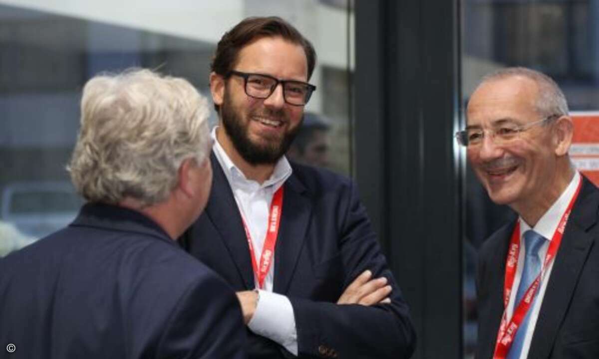 CRN-Chefredakteur Martin Fryba im Gespräch mit Ralph Friederichs von CYBERDYNE und Markt&Technik-Chefredakteur Heinz Arnold (Foto: CRN)