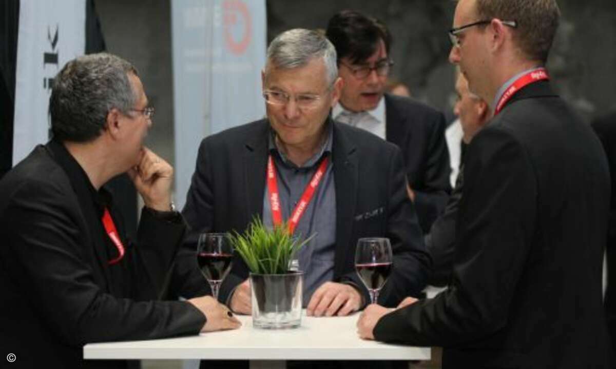 Gegen Abend wurden die Getränke gediegener (Foto: CRN)