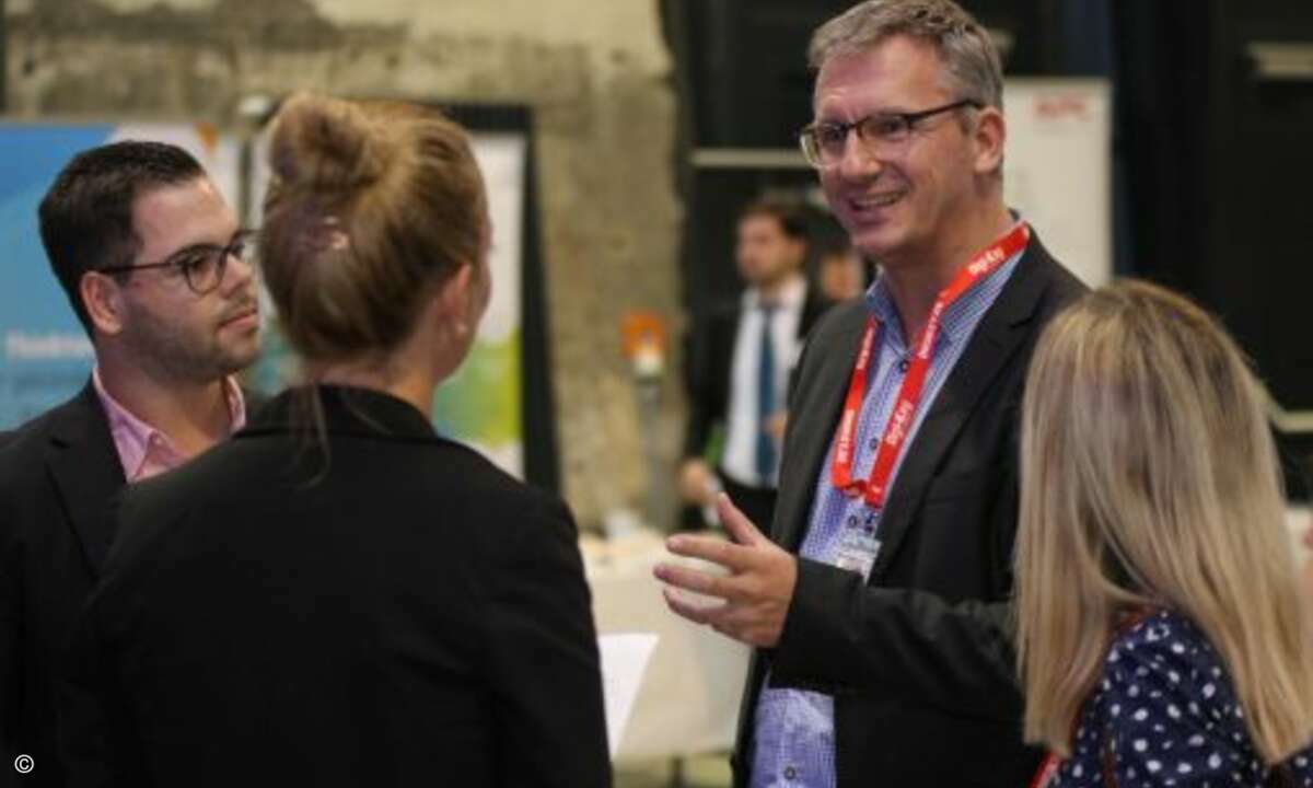Letzte Chance für Smalltalk, bevor die Preisverleihung startet (Foto: CRN)