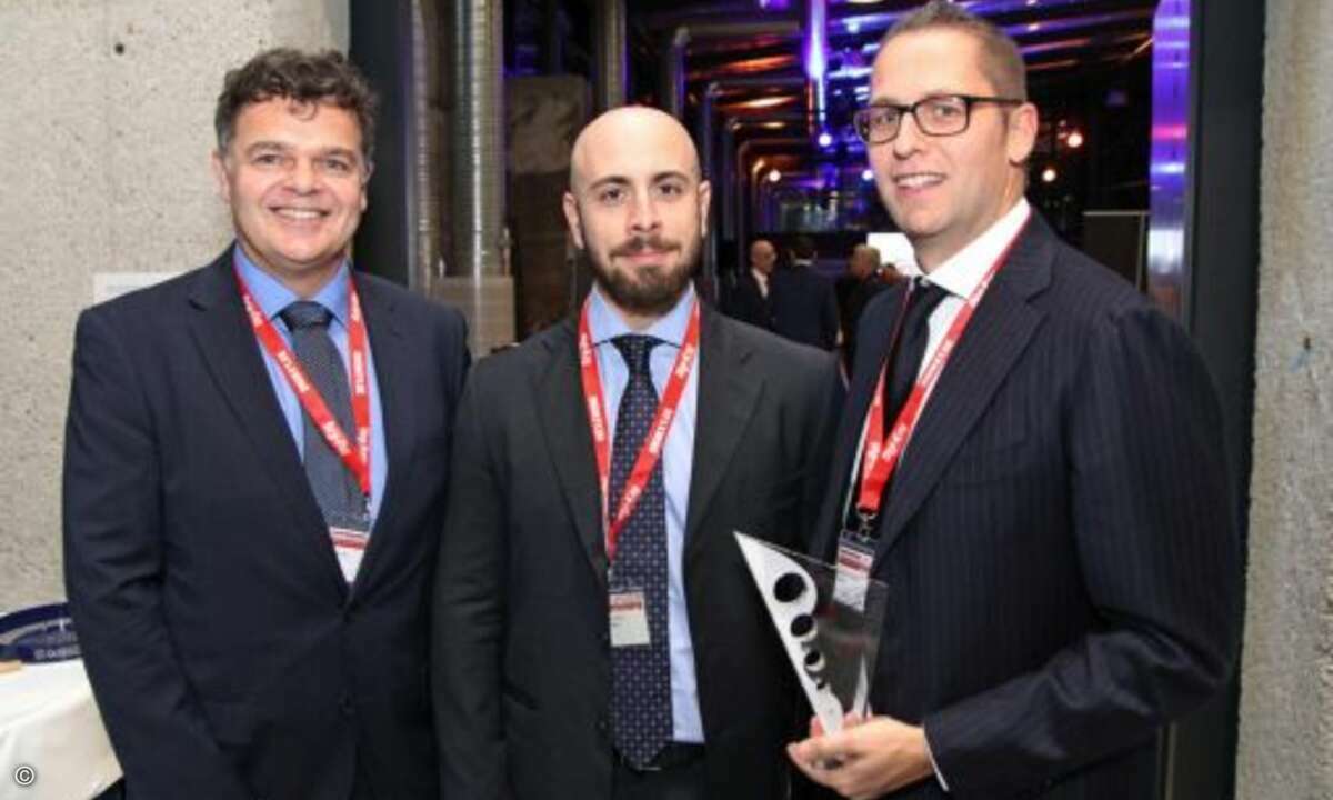 Das Team von Endian freut sich über den Award (Foto: CRN)