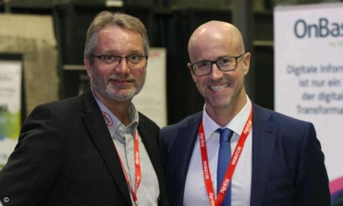 Michael Marwell (Digi-Key) zusammen mit Matthäus Hose (WEKA FACHMEDIEN) (Foto: CRN)