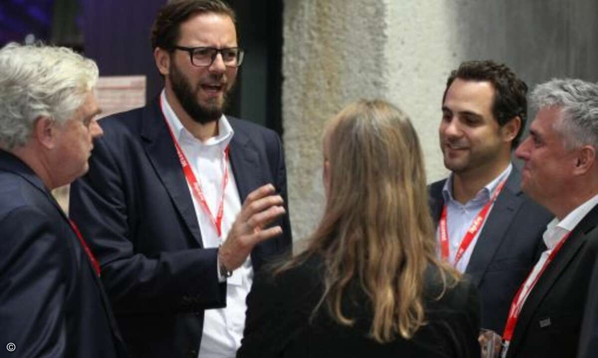 Die Fachgespräche dauerten bis spät in die Nacht (Foto: CRN)