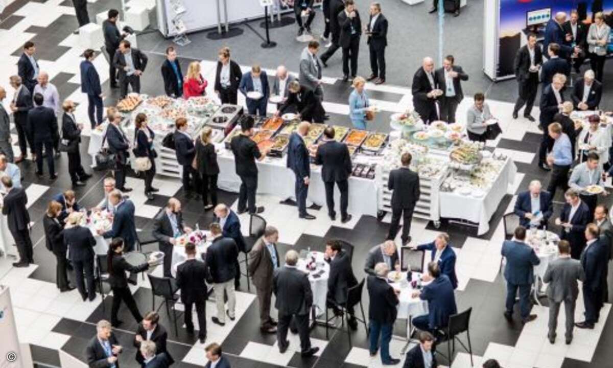 Das Buffet als Besuchermagnet (Foto: Software AG)