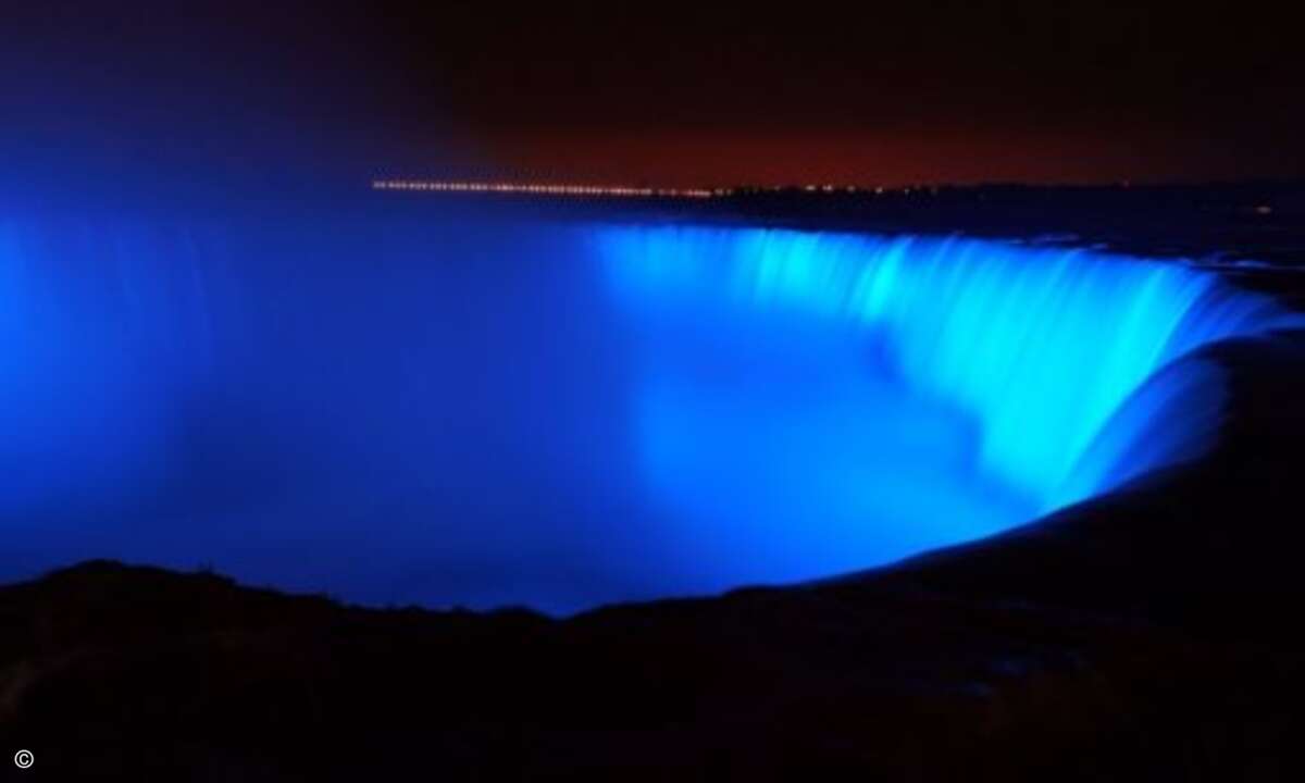 Auch bei Nacht sind die Niagarafälle ein beeindruckender Anblick – und die perfekte Kulisse für die Verleihung von Partner-Awards (Foto: Soti)