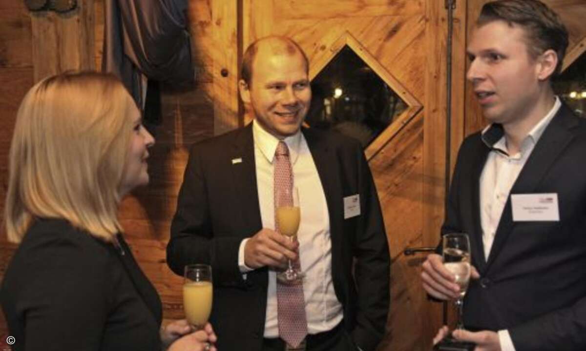 Susanna Heine, Joachim Frenzel (beide estos) im Gespräch mit Stefan Adelmann (funkschau) (Foto: CRN)