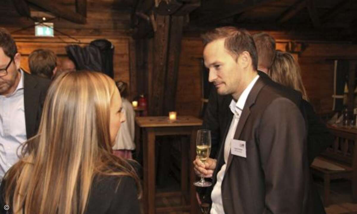 Stephen Rommel (HP) unterhält sich mit Malina Colombo (CRN) (Foto: CRN)