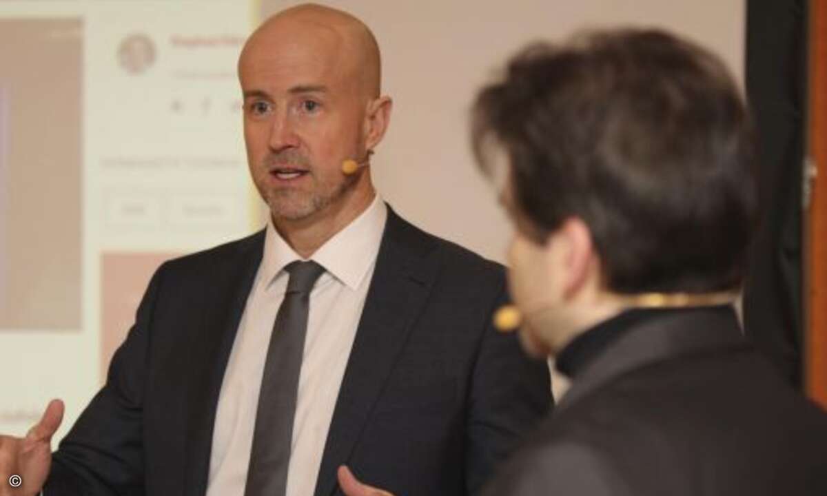 ... eröffnet das schon legendäre Moderatorenduo Matthäus Hose und Prof. Dr. Matthias Spörrle (Foto: CRN)
