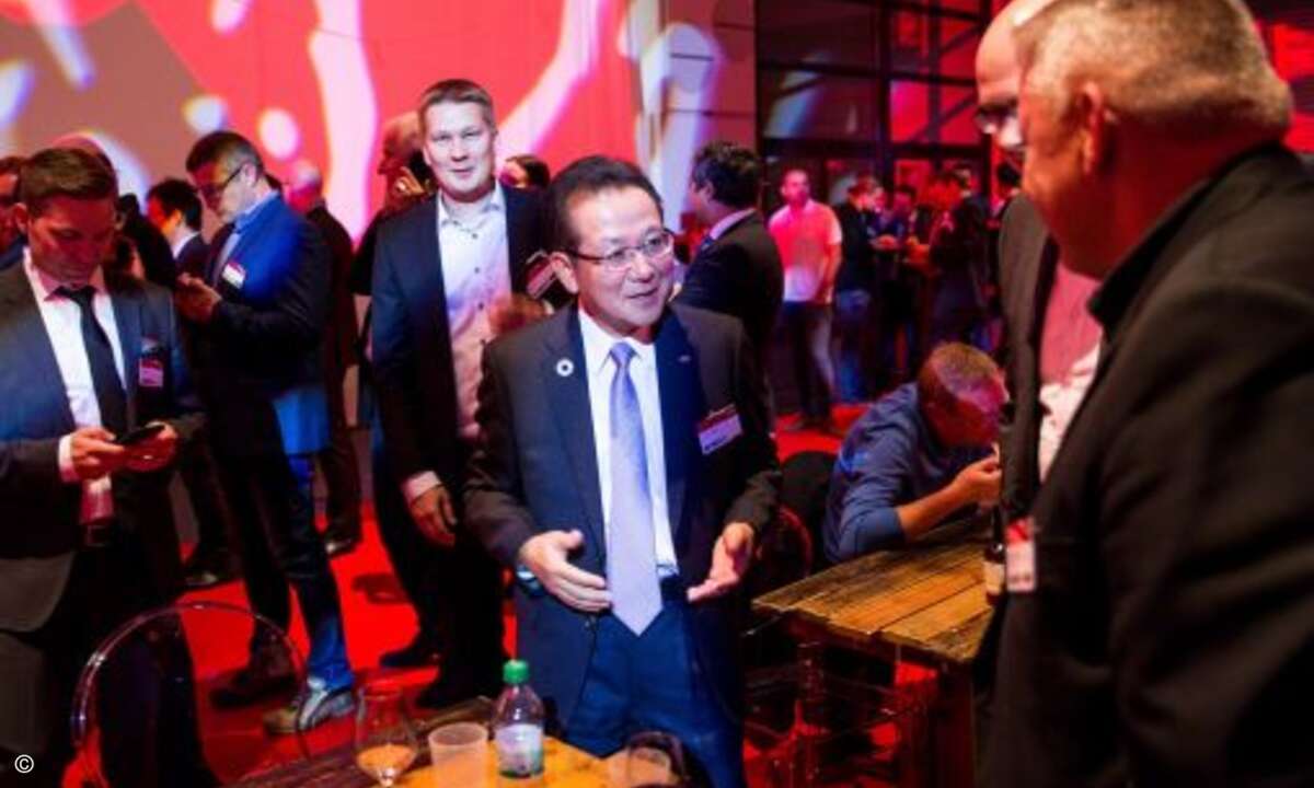 Fujitsu-Präsident Tatsuya Tanaka konnte dieses Jahr seine bayerische Lederhose zu Hause lassen (Bild: Fujitsu)