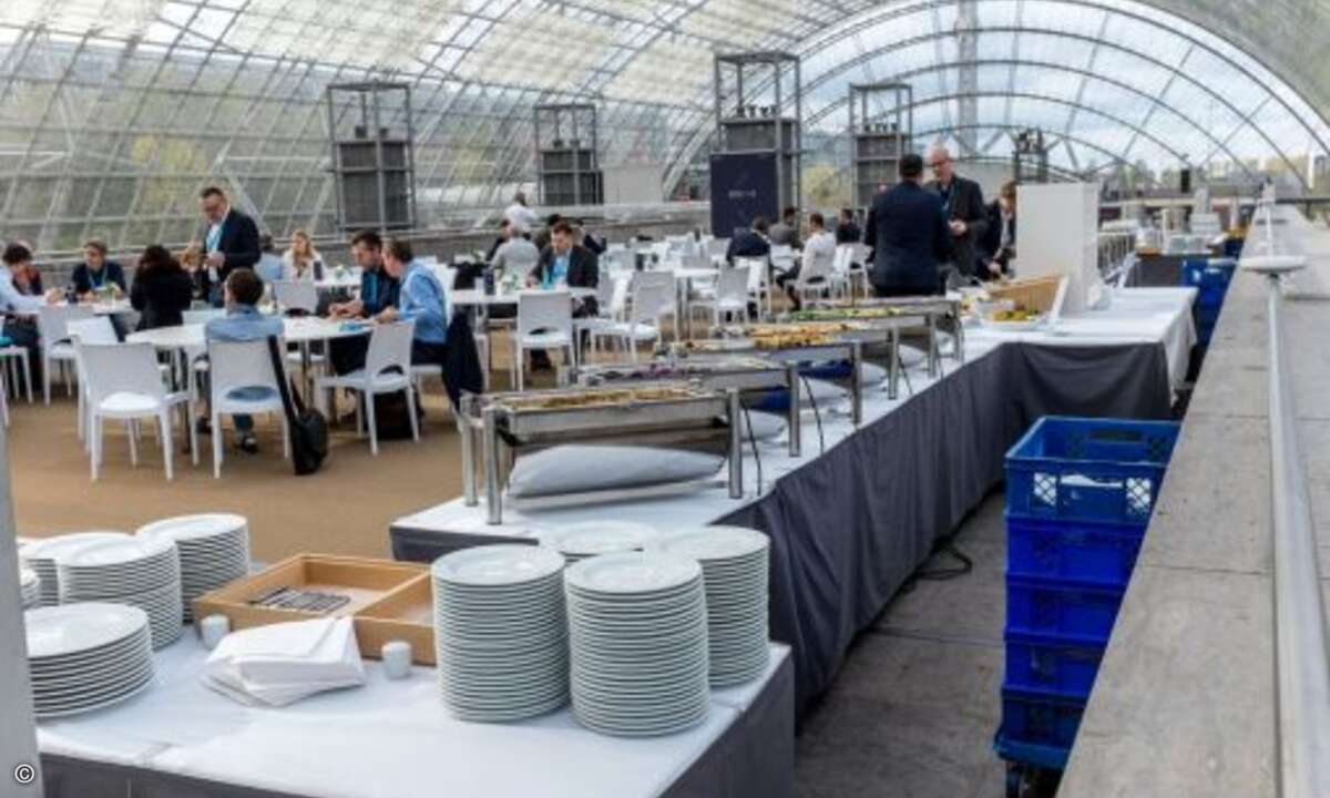 Kulinarisches kam in der Mittagspause nicht zu kurz (Foto: CRN)