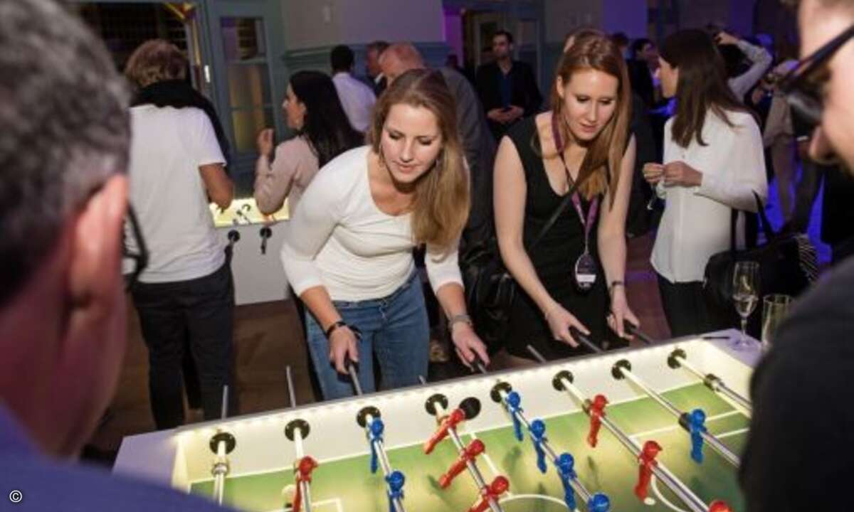 Frauen-Power beim Kickern (Foto: Microsoft)