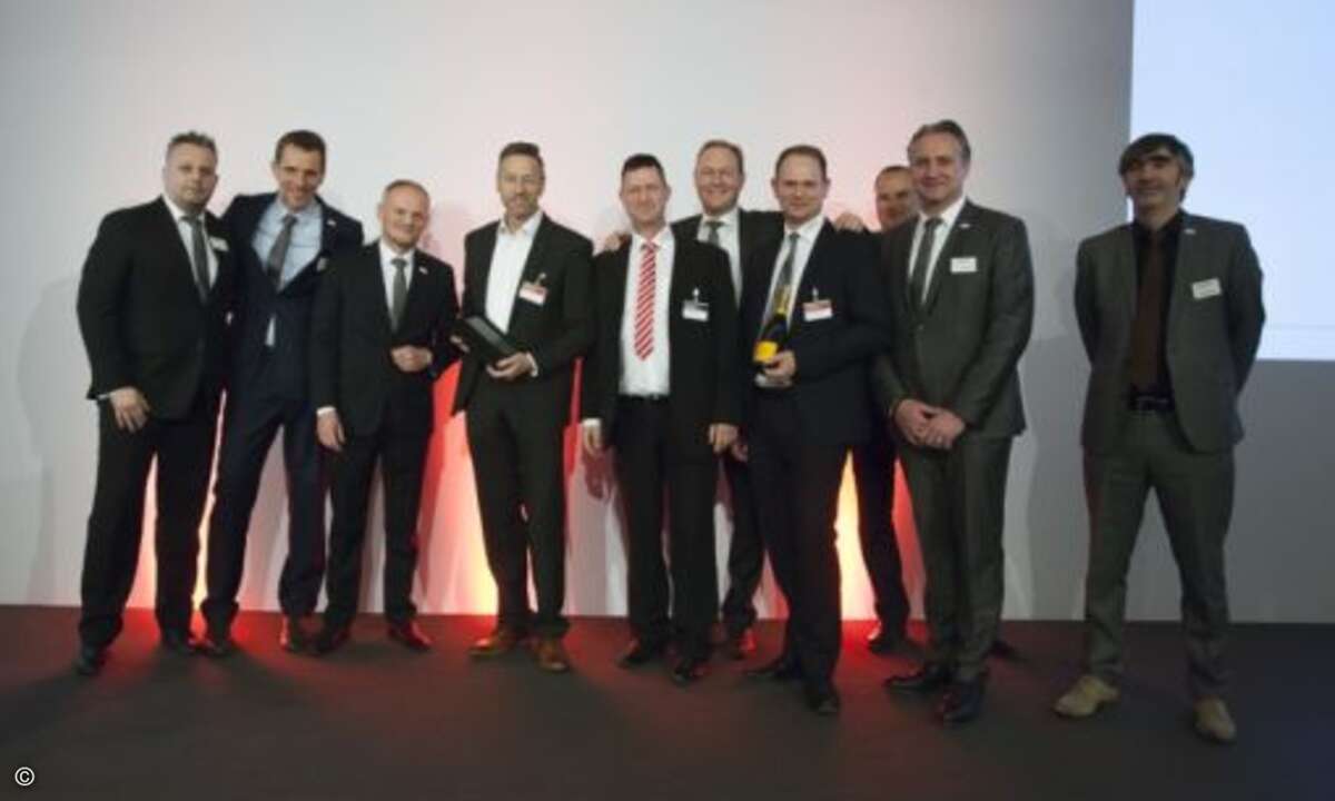 Die Auszeichnung als »Newcomer of the Year« sicherte sich Avanis – von Fortinet als »Senkrechtstarter aus dem Netzwerkumfeld« vorgestellt, der die Vorteile des Fabric-Ansatzes schnell erkannt habe. Hier die stolzen Gewinner Thomas Passlack, Paul Kais