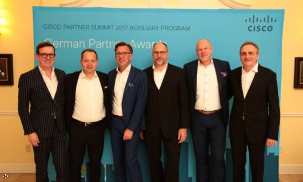 Als »German Partner of the Year« wurde Computacenter ausgezeichnet, das auch die Auszeichnung als »Enterprise Partner of the Year« und den »Public Sector Award« erhielt (v.li.n.re.): Jens Hirsch (Computacenter), Rüdiger Wölfl (Cisco), Reiner Louis un