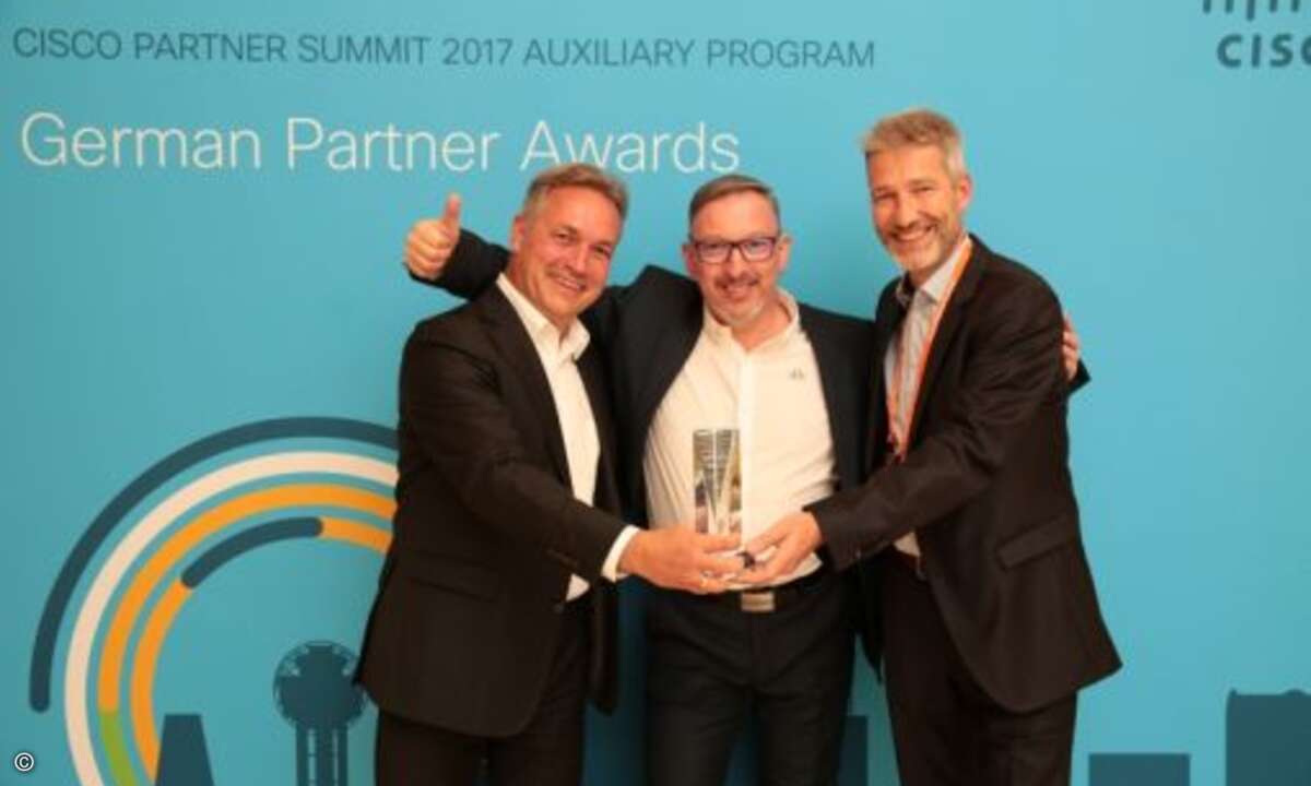 Damovo, kürzlich schon von CRN mit einem »Digital Transformation Award« geehrt, durfte sich über die Auszeichnung für »Architectural Excellence« im Bereich »Collaboration« freuen – Carl Mühlner und Anton Doeschl nehmen hier ihren Award und Till Maass