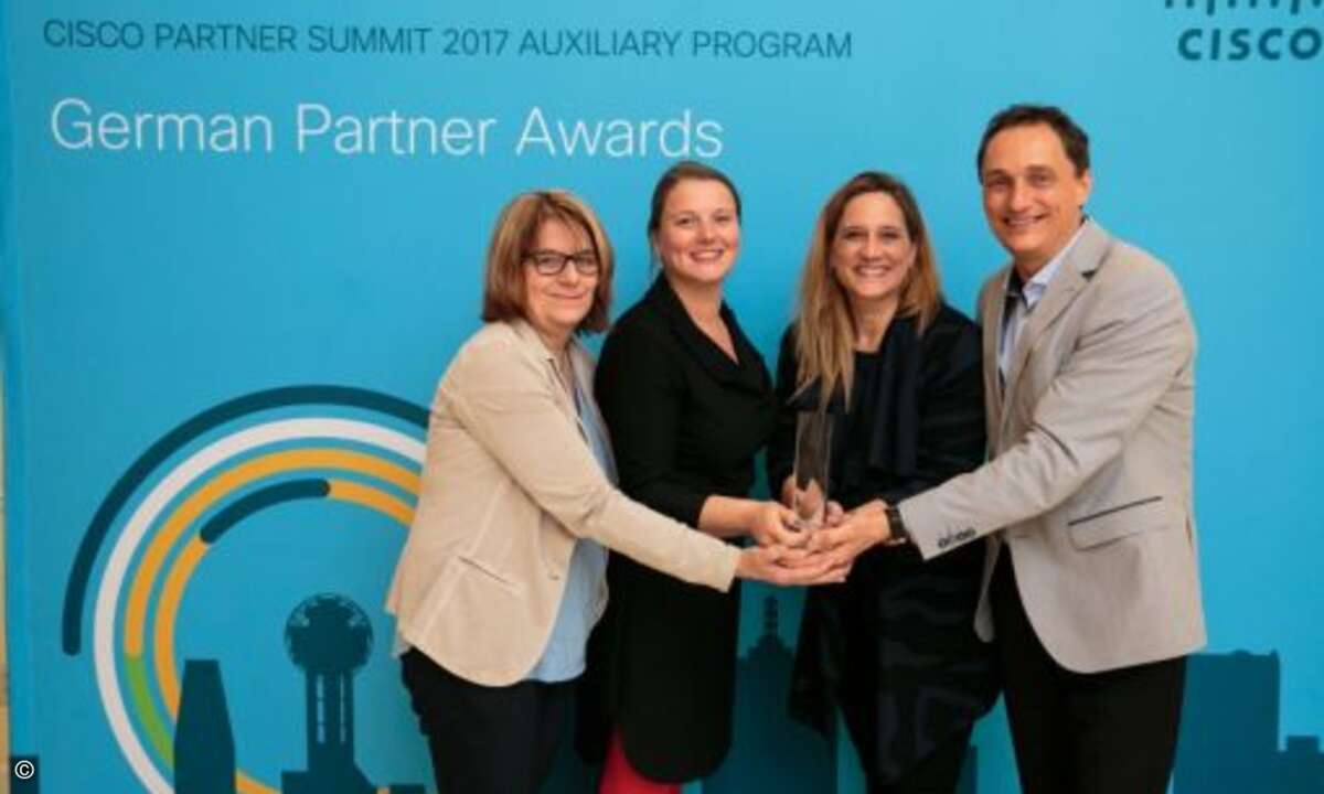 Gleich drei Preise nahm die Deutsche Telekom von der Partnerkonferenz nach Hause mit. Hier freuen sich Simone Gottschling und Antje Wichmann (li. u. 2.v.li.) sowie Anton Petric mit Yvette Kanouff von Cisco über die Ehrung als »Service Provider of the