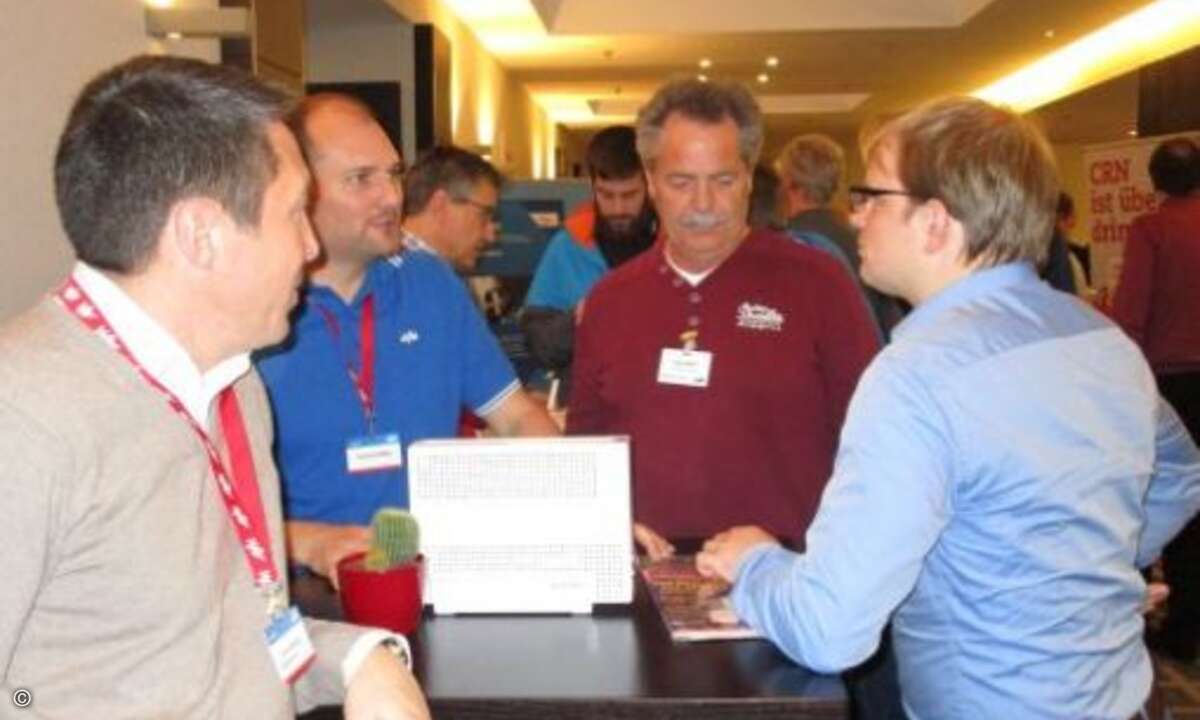 Beim Get-together zum Abschluss gab es für die Händler jede Menge Möglichkeiten, sich mit dem AVM-Team auszutauschen