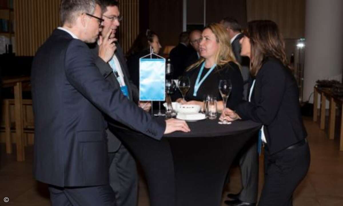 Warten auf das anschließende Executive Dinner, das… (Foto: Zscaler)
