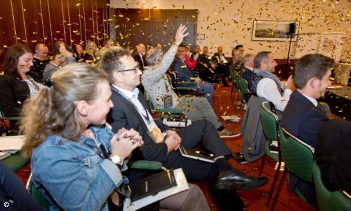 Am Ende des Vortragsprogramms gabs Jubel und Konfettiregen (Bild: Jabra)