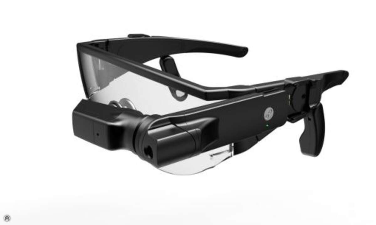 Professionelle Nutzer sollen die Lenovos »New Glass C220«-Brille« nutzen, um mit Hilfe von Augmented Reality (AR) beispielsweise Serviceaufgaben oder Schulungen zu verbessern (Bild: Lenovo)