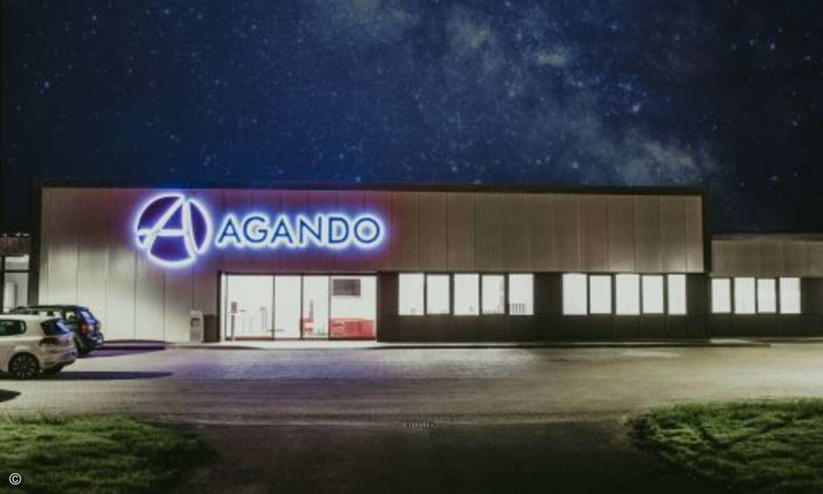 Agando weihte das neue Firmengebäude in Jever ein (Bild: Agando)