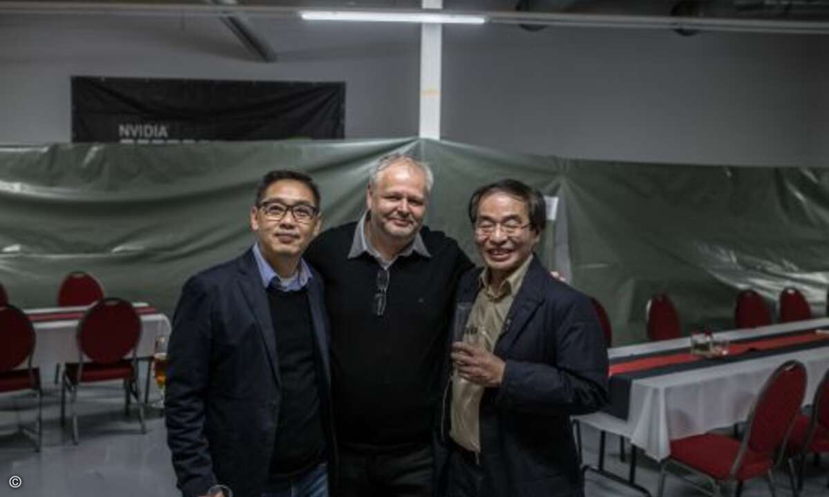 Geschäftsführer Jörg Fessel mit Akiang Chiu (MSI, links) und Timmy Huang (Gigabyte, rechts) (Bild: Agando)