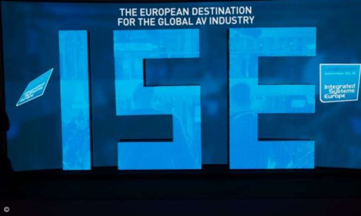 Farbenfroh und voller Displaytechnik: Die ISE (Foto: CRN)