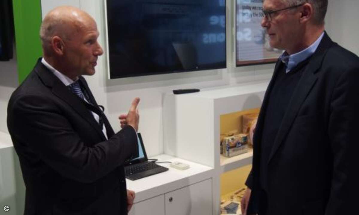 Stefan Tiefenthal und Norbert Krüger von Acer Being Signage im Gespräch (Foto: CRN)