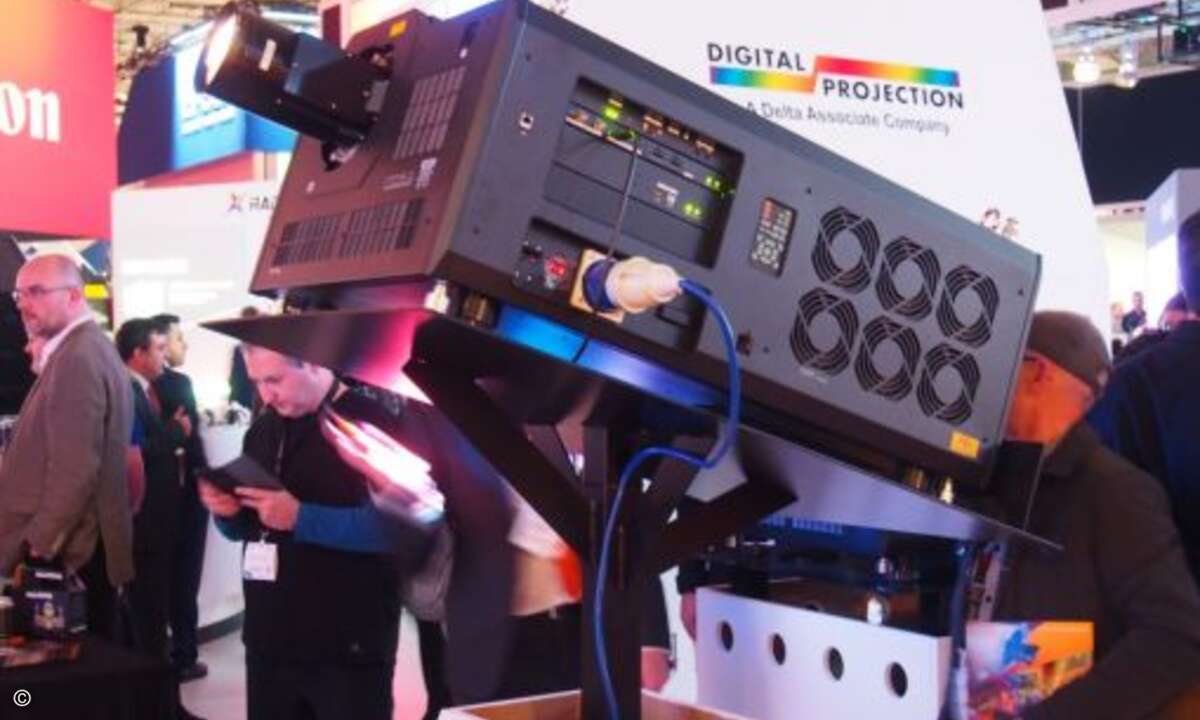 Schwere Projektoren-Geschütze bei Digital Projection (Foto: CRN)