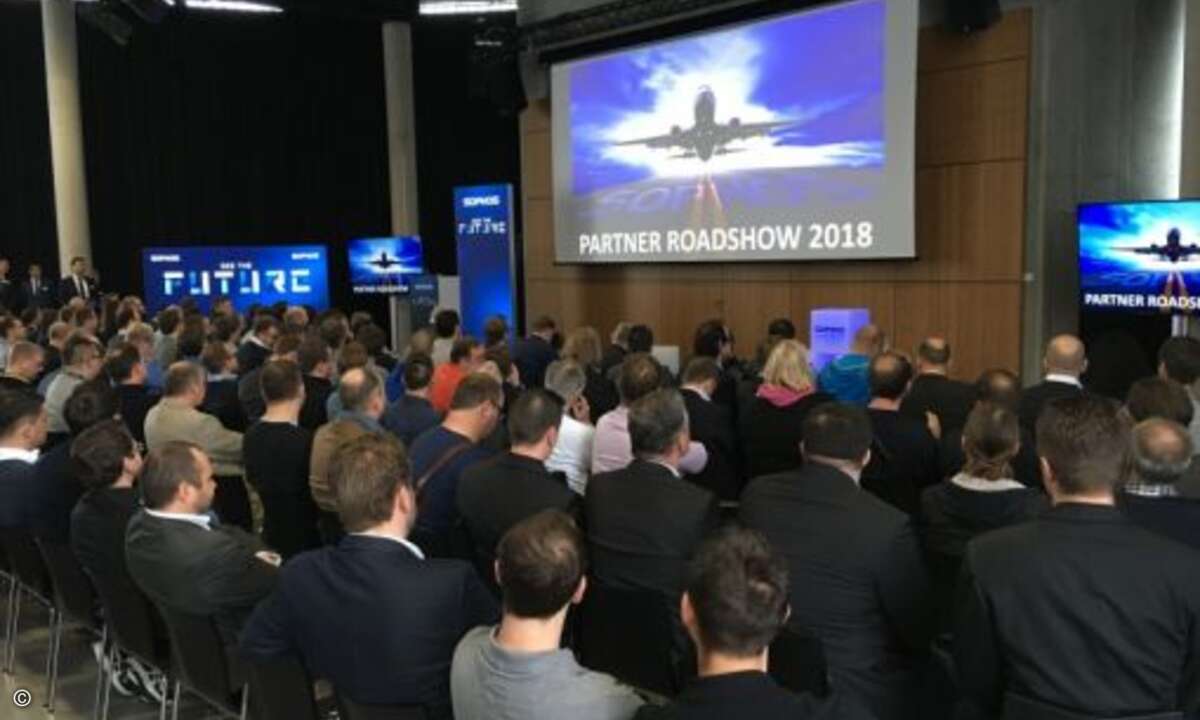 Rund 200 Partner kamen zum Roadshow-Auftakt in die Jochen Schweizer Arena in München, um gemeinsam mit Sophos abzuheben (Foto: Sophos)